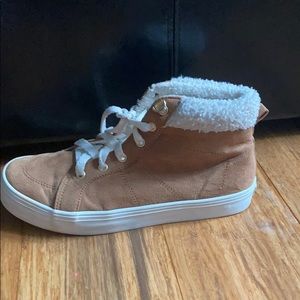Brown low top winter boots